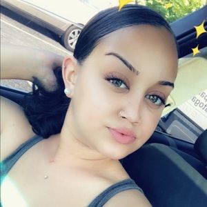 Meet your Posher, Alexia